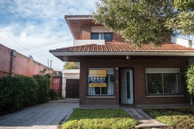 Casas, chalets en Venta — cerrito 1840