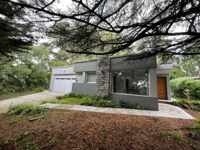 Casas, chalets en Venta — ANGEL 650