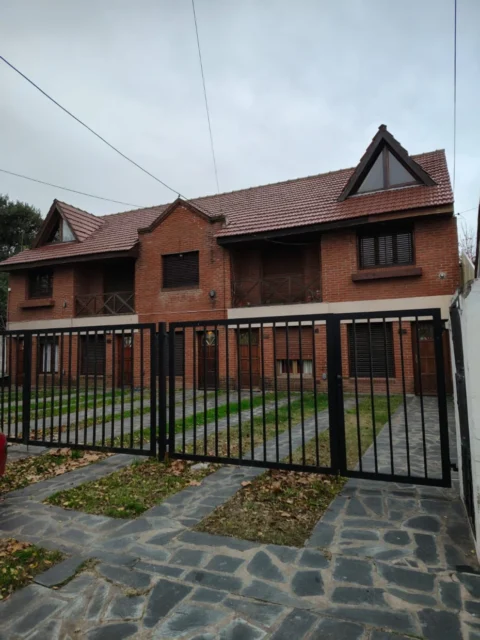 Dúplex en Venta — Misiones 3274