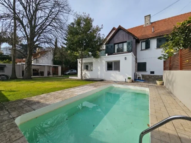 Casas, chalets en Venta — saavedra 400