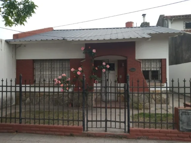 Casas, chalets en Venta — Moreno 9136