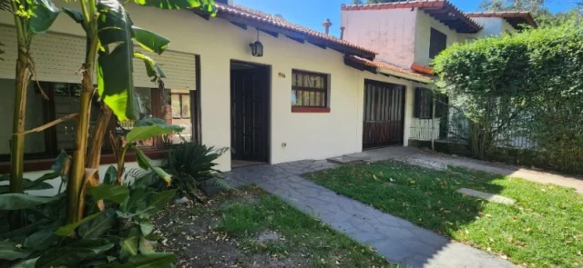 Casas, chalets en Venta — Amadeo Courel 1049