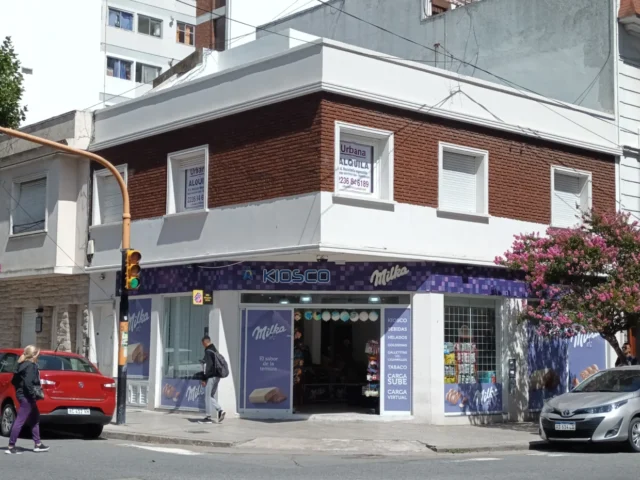 Locales en Alquiler — Alberti 2377