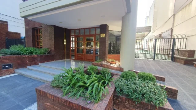 Departamentos, pisos y semipisos en Venta — HIPOLITO YRIGOYEN 2351