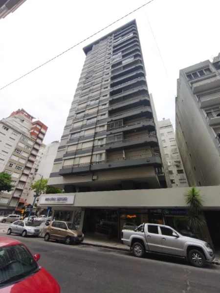 Departamentos, pisos y semipisos en Alquiler — Entre Ríos 2187