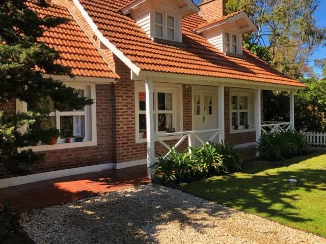 Casas, chalets en Alquiler — BOULEVARD DEL BOSQUE Y LOS GERANIOS