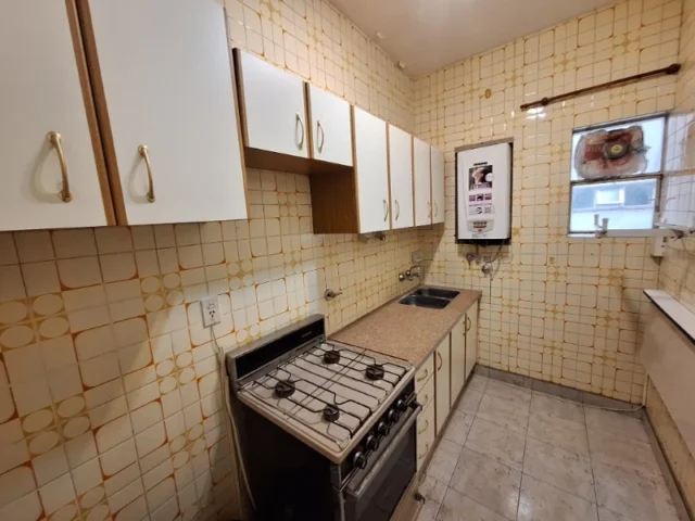 Departamentos, pisos y semipisos en Venta — Moreno 2523