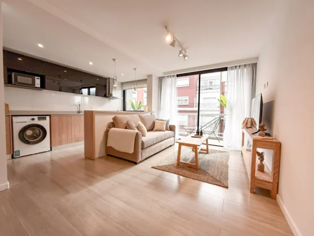 Departamentos, pisos y semipisos en Venta — Moreno 2148